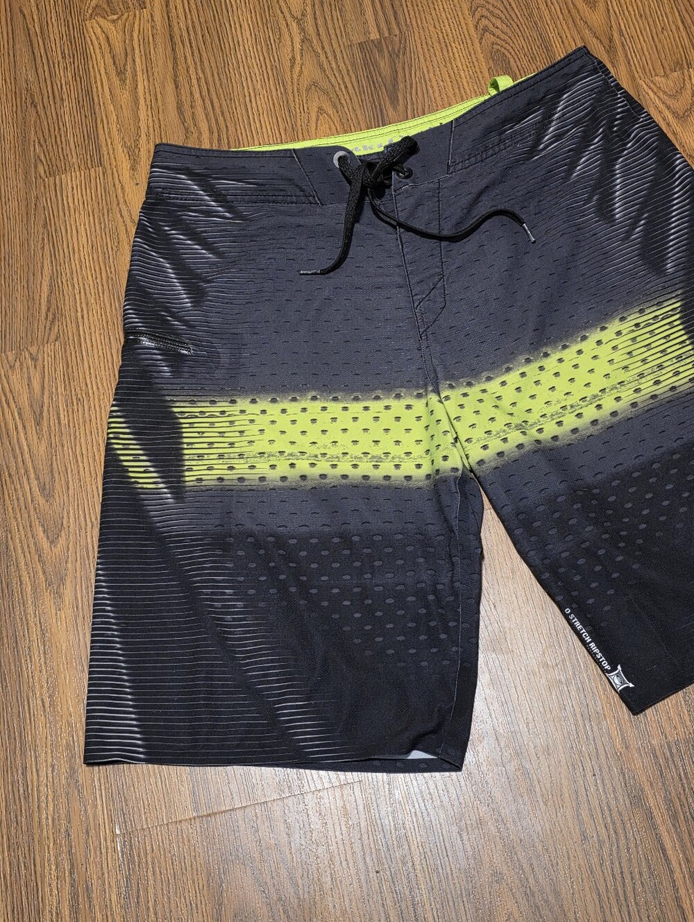 Oakley Gnarly Wave 21 Boardshorts Moto O-Stretch Swim Shorts Size 33 A13 - Picture 3 of 9